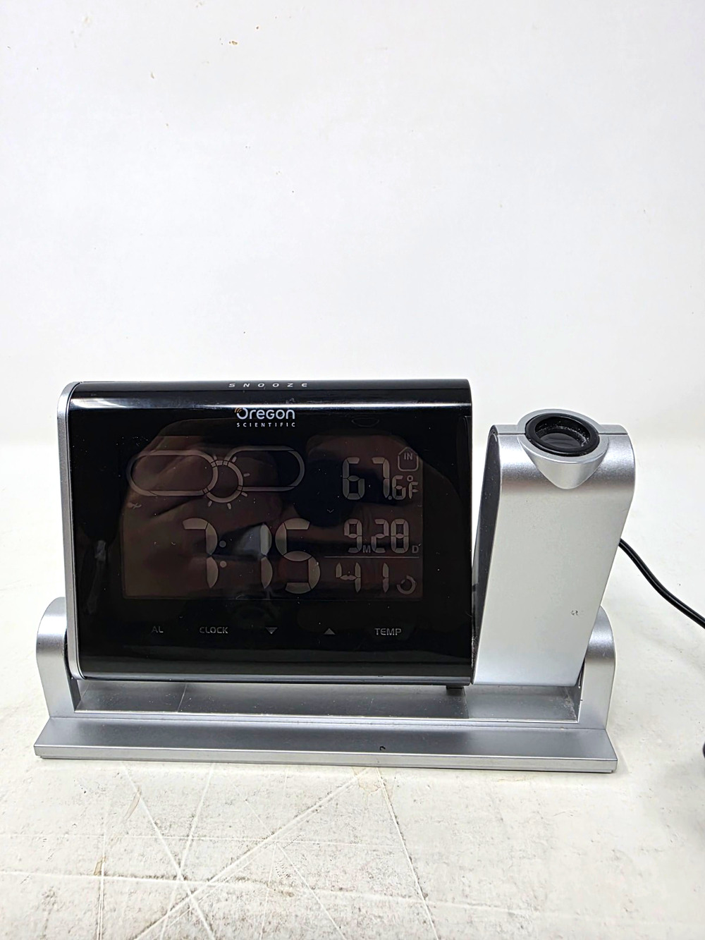 Oregon Scientific Projection Alarm Clock Weather Station - DIM PROJECTOR - Works